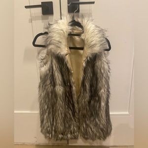 FINAL SALE 🔥 Boutique faux fur vest